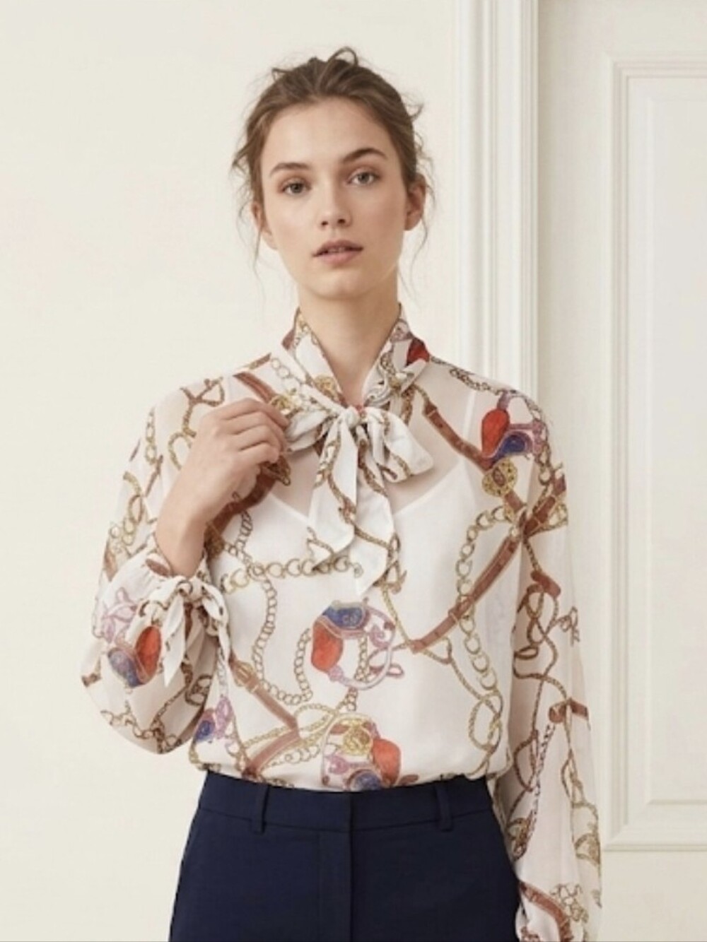 H&M Women Blouse Size Medium Chiffon Tie-Neck Top Ivory Chain Print Long Sleeves